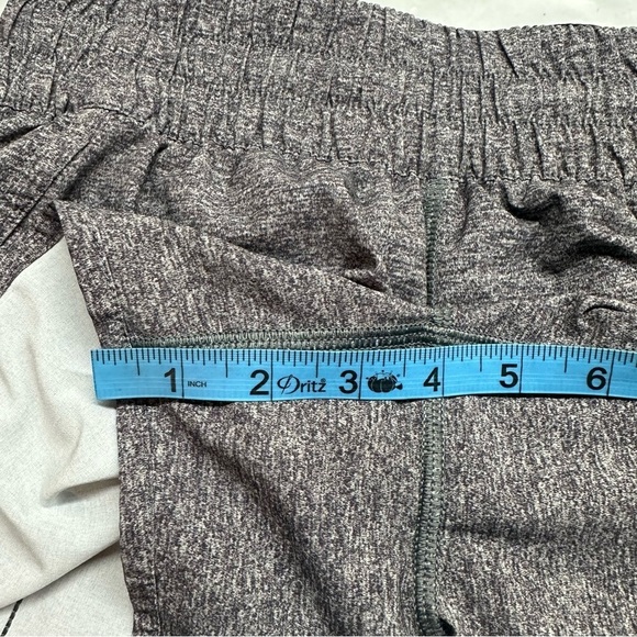 Lululemon Womens Tracker Shorts V4 Heather Gray Size 6 - Picture 9 of 11